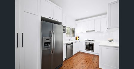 Bright & Spacious 3-Bedroom Home in Cromer - Photo 3