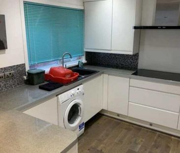 4 bedroom terraced house to rent - Photo 6