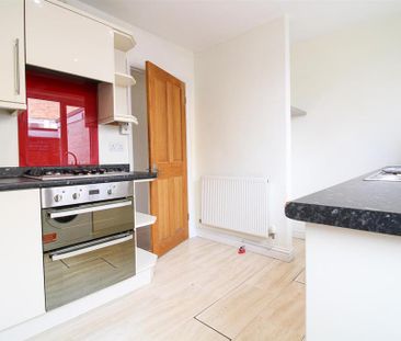 3 bedroom flat to rent - Photo 2