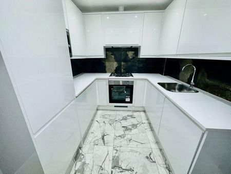 5 bedroom semi-detached house to rent - Photo 2