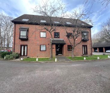 Moormede Crescent, Staines, Surrey, TW18 - Photo 2