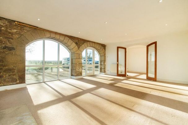 4 bedroom detached house to rent - Photo 1