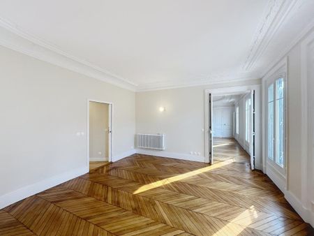 Tout savoir sur cet appartement dans le quartier Saint Philippe du Roule, à Paris 8ème - Photo 2