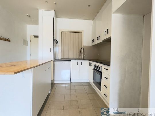 8 / 2-4 Hutton Street, Dandenong - Photo 1