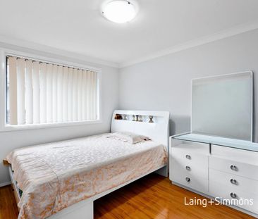 Modern four-bedroom home in convenient location - Photo 4