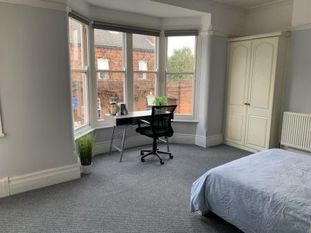 6 bedroom terraced house to rent - Photo 4