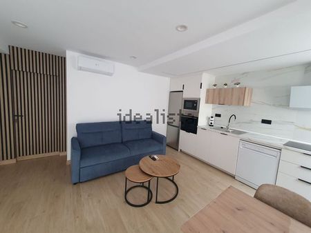 Alquiler de chalet adosado en Calle Dickens - Photo 3