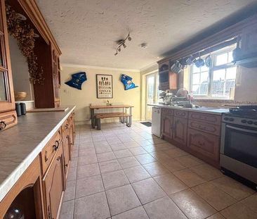Bryony Way, Swindon, Wiltshire, SN2 - Photo 6