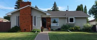 Beautiful, large fully furnished, Gold Bar Basement Legal suite. Available May 1, 2025 -6 month lease | 4607 106A Avenue Northwest, Edmonton - Photo 1