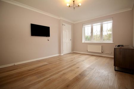 4 Bedroom House - Detached To Let - Photo 3