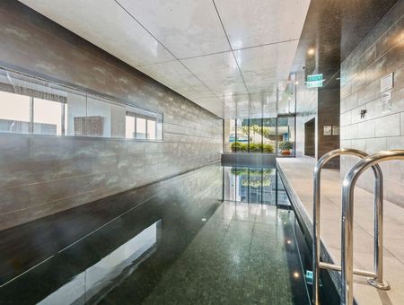 HARBOUR VIEW & LOCATION! - Photo 2