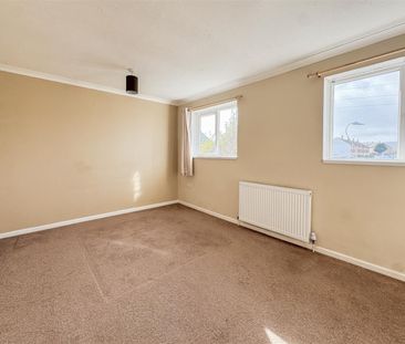 Bodiam Crescent, Eastbourne, BN22 9HQ - Photo 2