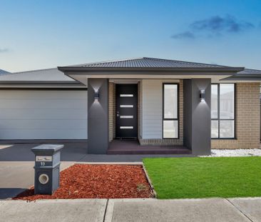 Charming Family Home in Craigieburn - Photo 2