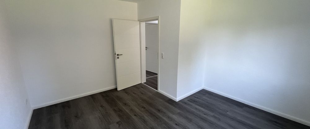 Erdgeschoss, 4 ZKB, 90 m2 WF, Vinyl, Walk-In-Dusche, Keller, Dachboden, Gartenanteil, uvm. - Photo 1