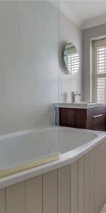 3 bedroom in Putney High Street - Photo 4