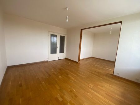Location Appartement 3 pièces 71m² FLEURY LES AUBRAIS 45400 - Photo 2