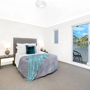 103sqm entertainers' 1 bed apartment on the city fringe - Photo 3