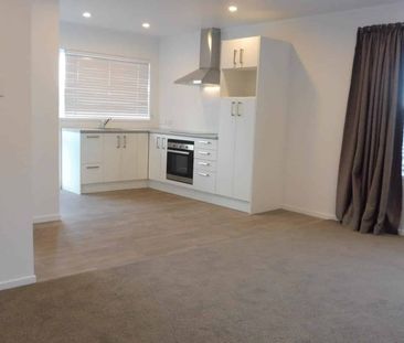 Modern 2 Bedroom Unit in Mt Wellington - Photo 2