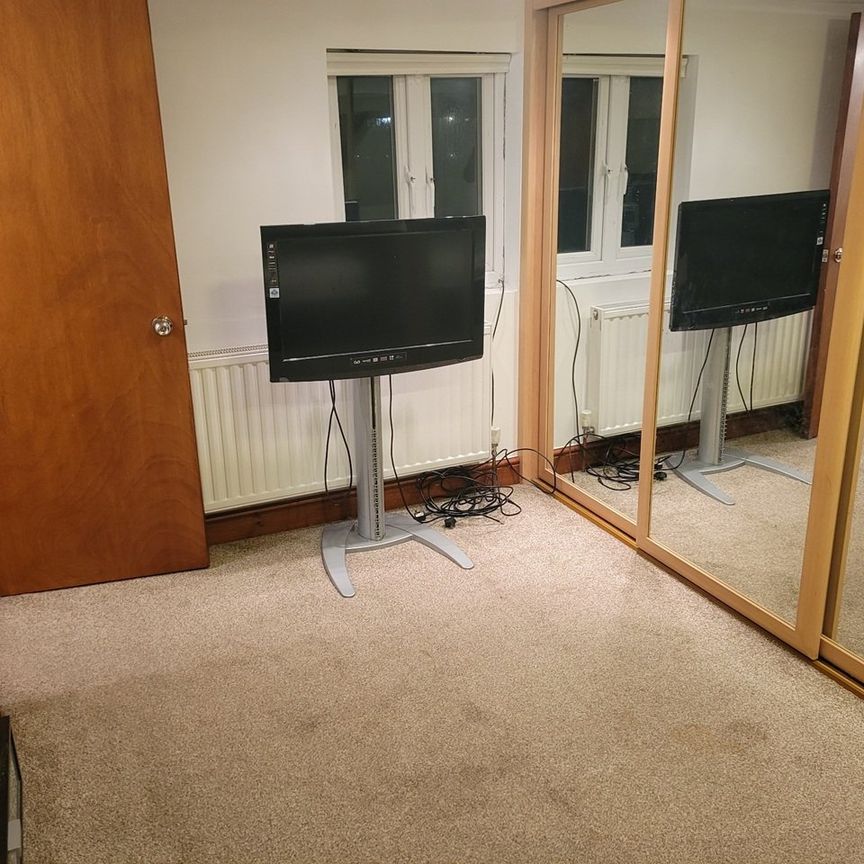 Room in a Shared House, Capworth Street, E10 - Photo 1