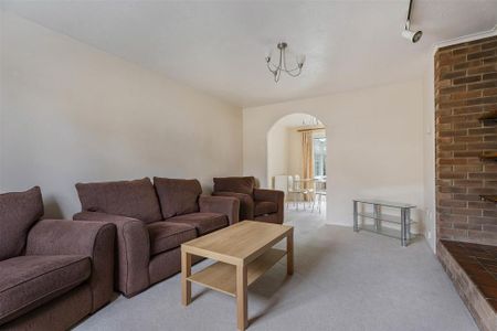 4 bedroom detached house to rent - Photo 2