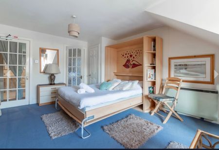 1 Bed Flat, Rose Street, EH2 - Photo 2