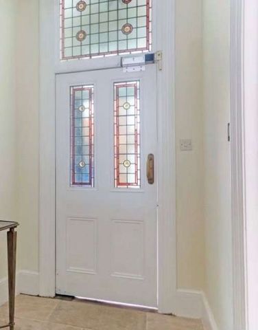 Elegant ground-floor one-bedroom apartment with Cathedral views. - Photo 2