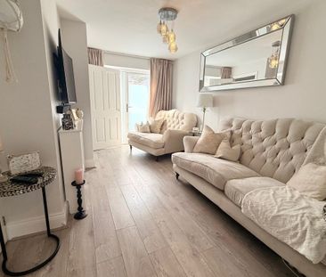 Spruce Square - Photo 3