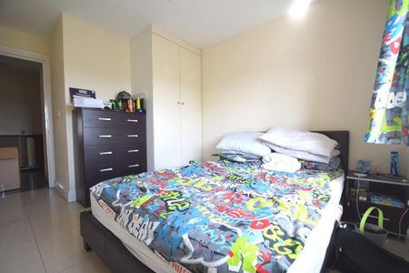 Crossley Mead, Bath Road, Cranford, TW5 - Photo 2