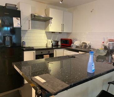 Room in a Shared House, Exhibition Close, W12 - Photo 3