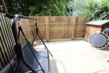 4 bedroom end of terrace house to rent - Photo 4