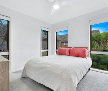 Low-Maintenance Coastal Living in a Prime Powell Street Location - Photo 4