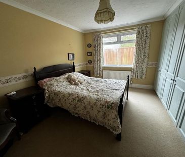 3 bedroom detached bungalow to rent - Photo 5