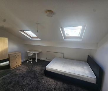 4 bedroom apartment to rent - Photo 2