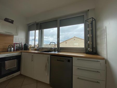 Location Appartement 4 pièces 100m² AVIGNON 84000 - Photo 5