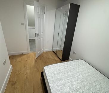 Room in a Shared House, Balnacraig Avenue, NW10 - Photo 2