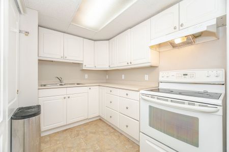 For Lease - 799 Silverthorn Mill Avenue, Mississauga, Ontario - Photo 2