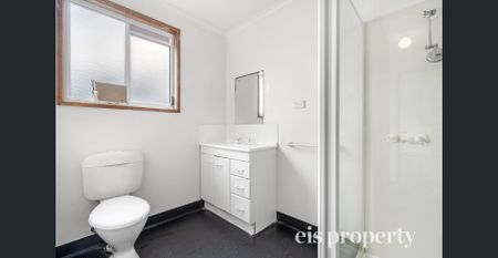 Spacious Five Bedroom Home - Photo 2