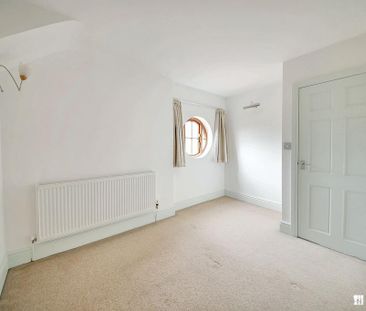 2 bedroom end of terrace house to rent - Photo 3