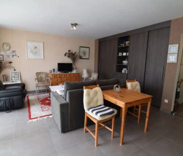 Zonnig appartement met 2 slaapkamers en volledig ingericht in het h... - Foto 2