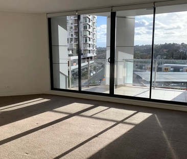 Stunning One Bedroom Apartment in Wolli Creek - Photo 1