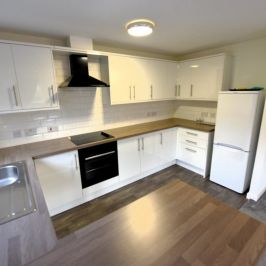 2 bedroom Flat in Flat 23, Leeds - Photo 1