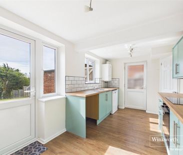 3 bedroom semi-detached house to rent - Photo 5