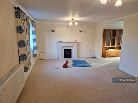 4 bedroom detached house to rent - Photo 3