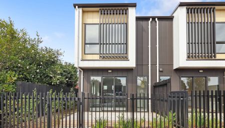 Make this your home! - Photo 2