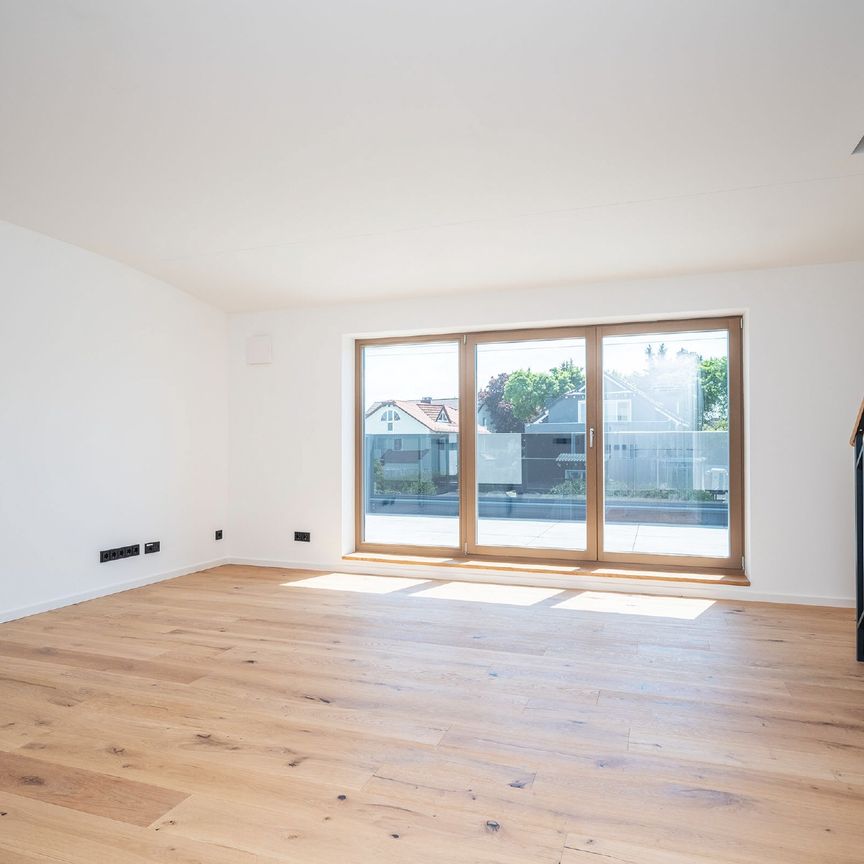 Erstbezug! 2-Zi-Dachterrassenwohnung mit EBK,TG, Energieeffizienz! - Photo 1