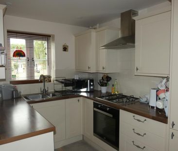 2 bedroom semi-detached house to rent - Photo 6