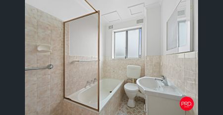 RENOVATED ONE BEDROOM UNIT IN A GREAT LOCATION !!! - Photo 2