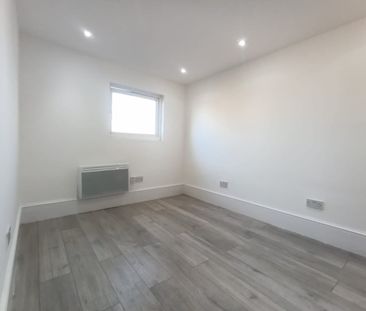 2 Bed Flat, Plashet Grove, E6 - Photo 2