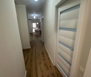 De inchiriat apartament 3 camere, bloc nou - Fotografie 4