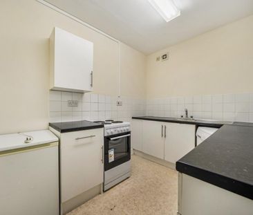 1 bedroom Flat To Let - Photo 3